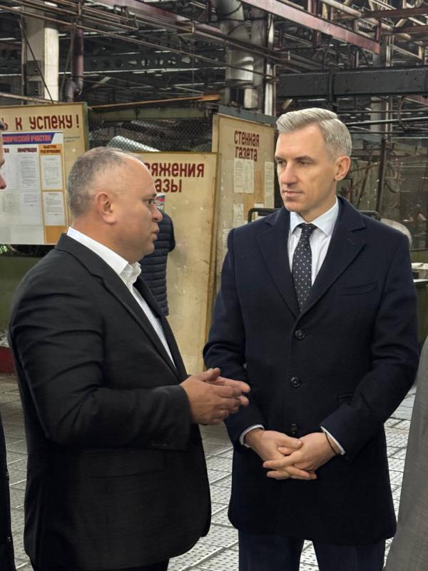 Губернатор Смоленской области Василий Анохин посетил завод ООО «Рославльские тормозные системы». 