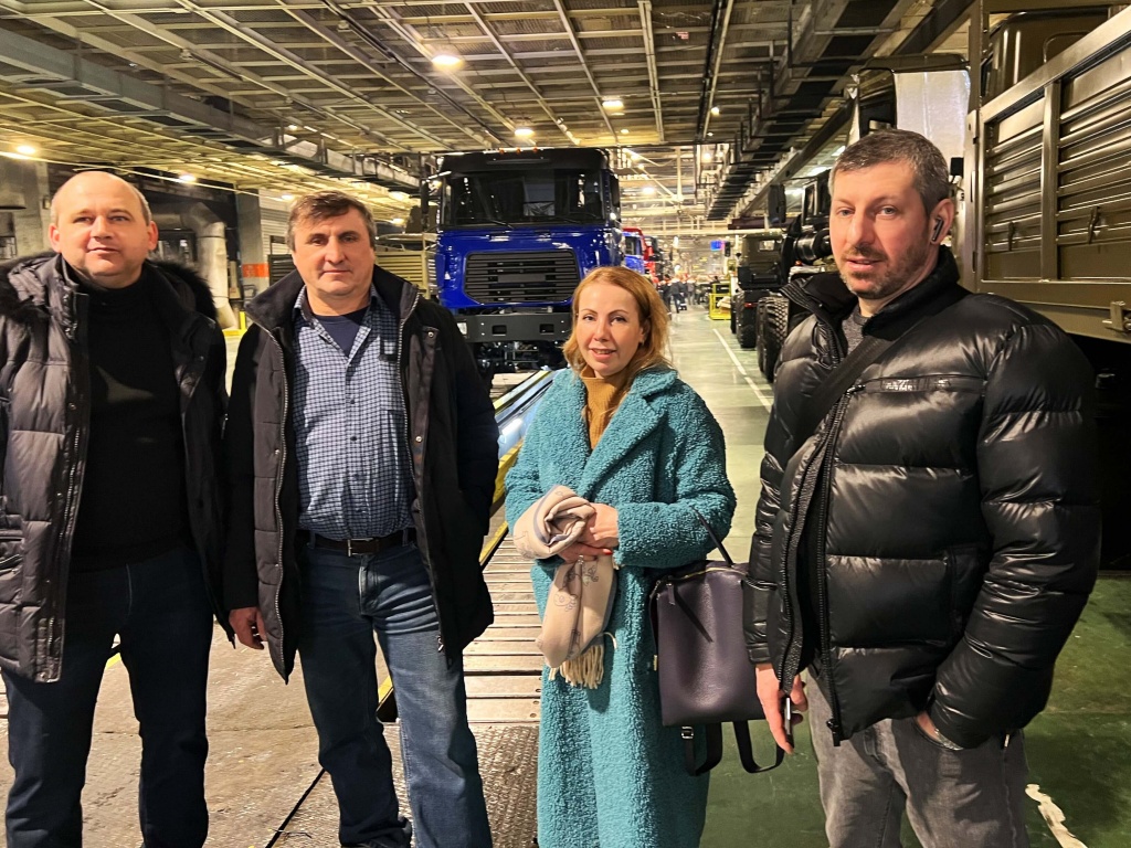 Слева направо: главный конструктор Новиков В.В., заместитель директора по технологиям и техническому развитию Соловьев В.И., заместитель директора по коммерческим вопросам Мальсагова Л.А., директор департамента продаж Мальсагов Р.А.